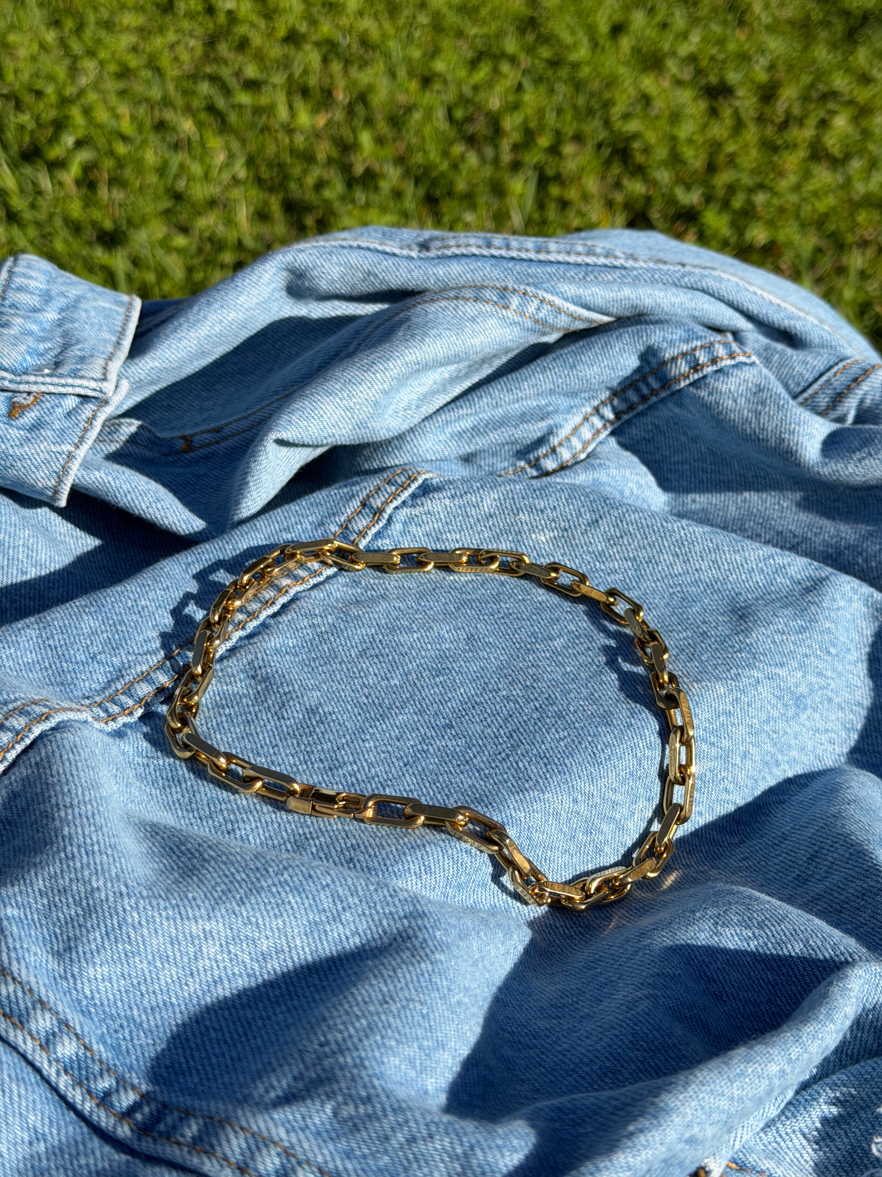 The Bold Signature Chain