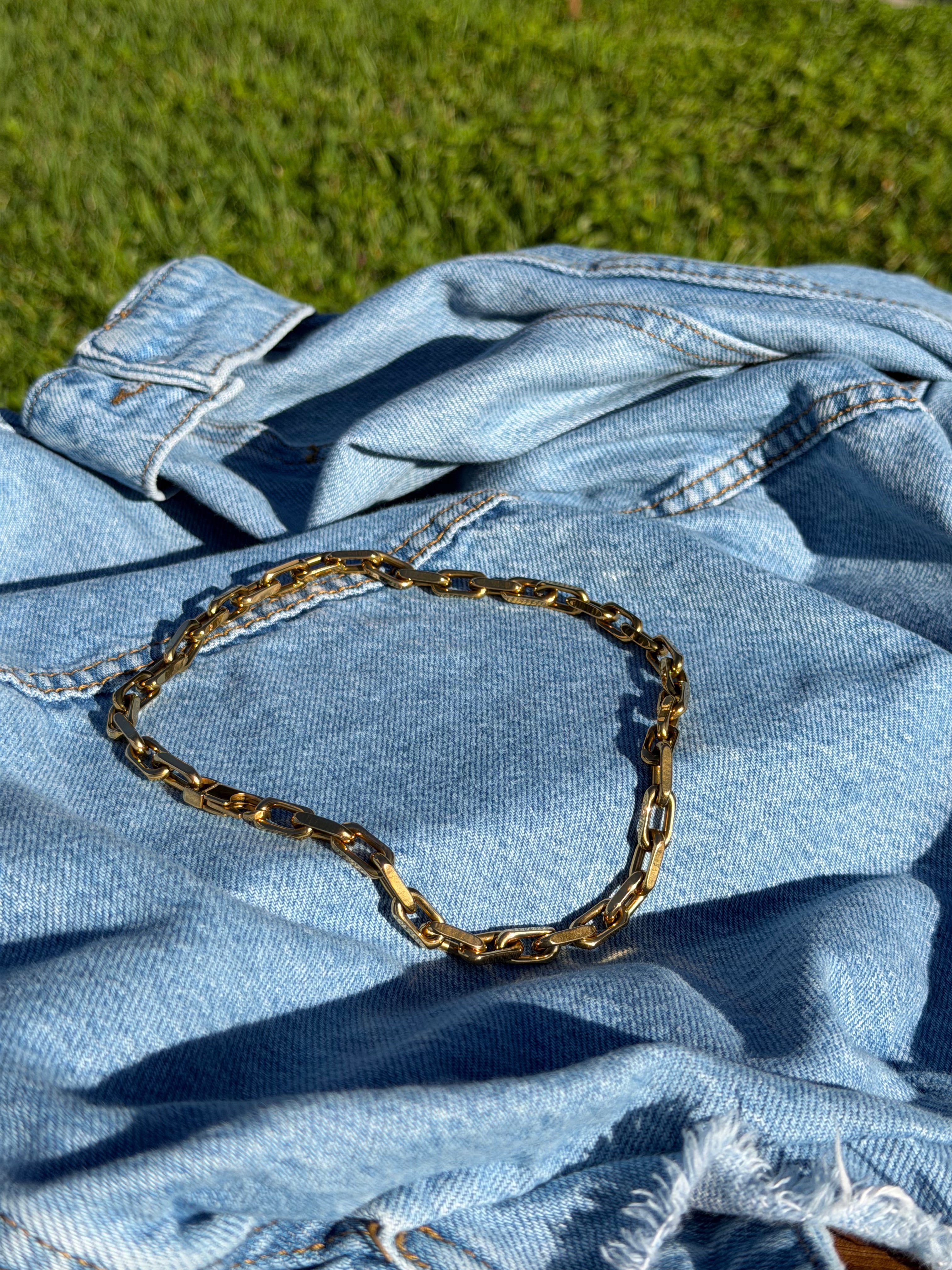 The Bold Signature Chain