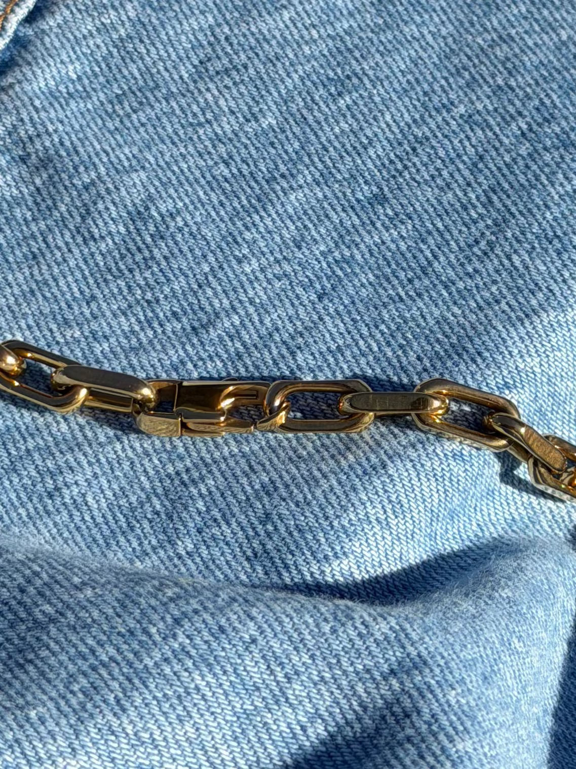 The Bold Signature Chain